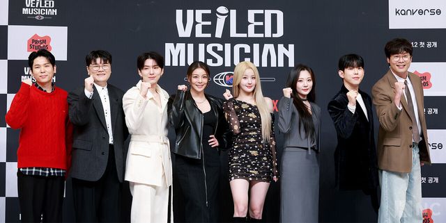 가수 신용재, 몬스타엑스(MONSTA X) 기현, 에일리, 키스오브라이프(KISS OF LIFE) 벨, 볼빨간사춘기 안지영, 폴킴, 배우 최다니엘과 이홍희 PD가 12일 서울 양천구 SBS목동 사옥에서 진행된 SBS 신규 오디션 ‘베일드 뮤지션’ 제작발표회에서 포즈를 취하고 있다. 사진=김규빈 기자