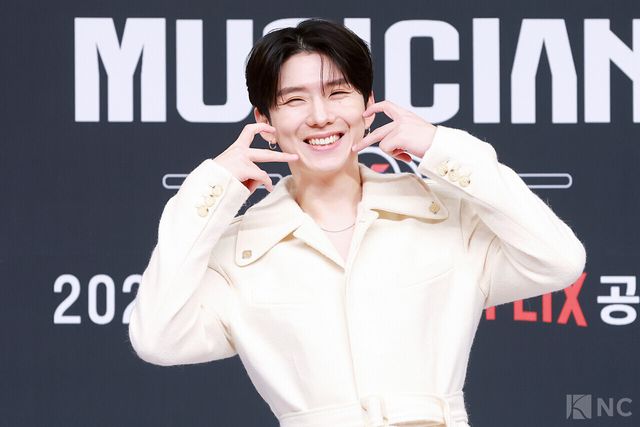 그룹 몬스타엑스(MONST X) 기현이 12일 서울 양천구 SBS목동 사옥에서 진행된 SBS 신규 오디션 ‘베일드 뮤지션’ 제작발표회에서 포즈를 취하고 있다. 사진=김규빈 기자