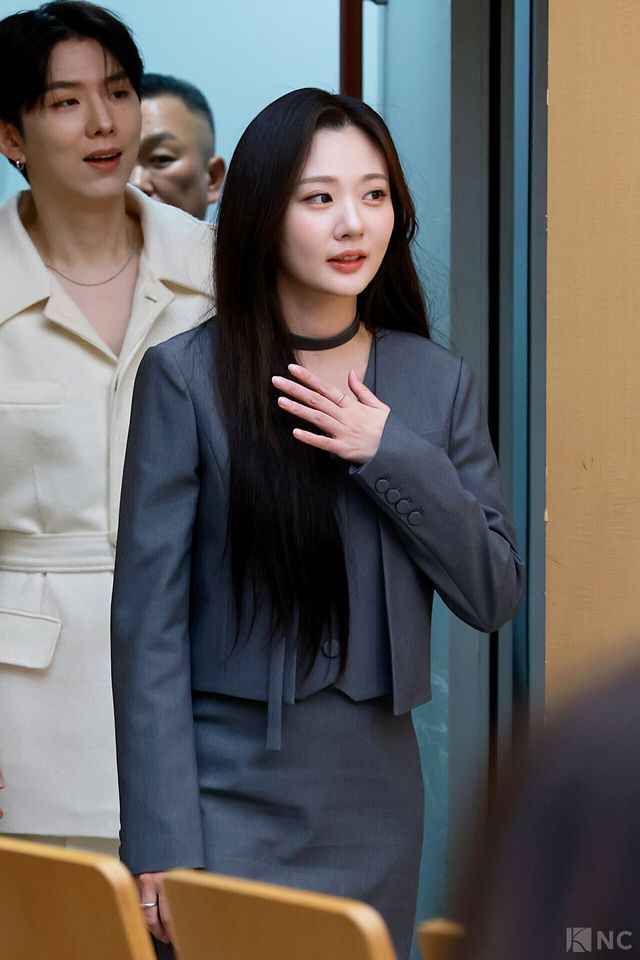 밴드 볼빨간사춘기 안지영이 12일 서울 양천구 SBS목동 사옥에서 진행된 SBS 신규 오디션 ‘베일드 뮤지션’ 제작발표회에 입장하고 있다. 사진=김규빈 기자