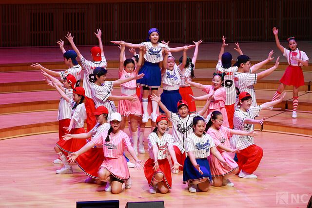 11일 오후 7시 30분 서울 송파구 롯데콘서트홀에서 '2025 극동방송 가을음악회'가 열렸다. 극동방송 어린이 합창단이 무대를 꾸미고 있다. 사진=김규빈 기자