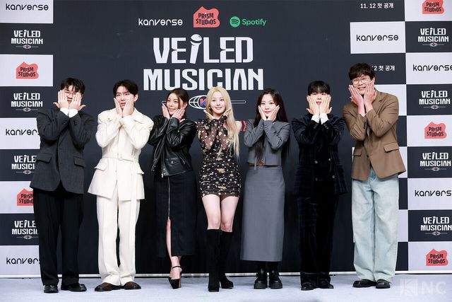 가수 신용재, 몬스타엑스(MONSTA X) 기현, 에일리, 키스오브라이프(KISS OF LIFE) 벨, 볼빨간사춘기 안지영, 폴킴, 배우 최다니엘이 12일 서울 양천구 SBS목동 사옥에서 진행된 SBS 신규 오디션 ‘베일드 뮤지션’ 제작발표회에서 포즈를 취하고 있다. 사진=김규빈 기자