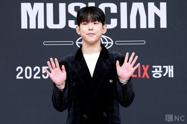 가수 폴킴이 12일 서울 양천구 SBS목동 사옥에서 진행된 SBS 신규 오디션 ‘베일드 뮤지션’ 제작발표회에서 포즈를 취하고 있다. 사진=김규빈 기자