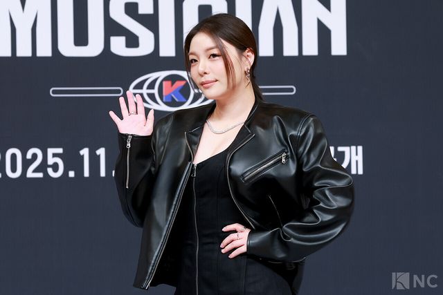 가수 에일리가 12일 서울 양천구 SBS목동 사옥에서 진행된 SBS 신규 오디션 ‘베일드 뮤지션’ 제작발표회에서 포즈를 취하고 있다. 사진=김규빈 기자