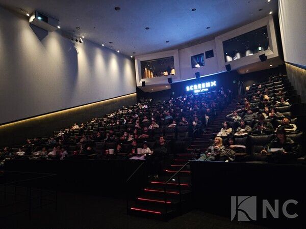 버추얼 걸그룹 러비타(Luvita)가 최근 서울 CGV 용산 아이파크몰 스크린X관에서 첫 팬콘서트 'AWAKENING'(어웨이크닝)을 개최했다. 사진=두리번, 브이런치