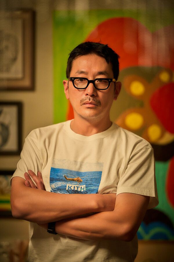 영화 '윗집 사람들' 하정우. 사진=바이포엠스튜디오