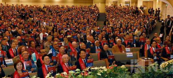 김장환 목사(극동방송 이사장)가 27일 서울 서초구 사랑의 교회 본당에서 열린 ‘2025 WEA 서울총회’ 개막식에 참석했다. 사진=김규빈 기자