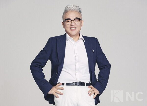 최근 제25대 한국음악저작권협회 회장 후보로 출마한 작곡가 김형석과 관련 인터뷰를 가졌다.