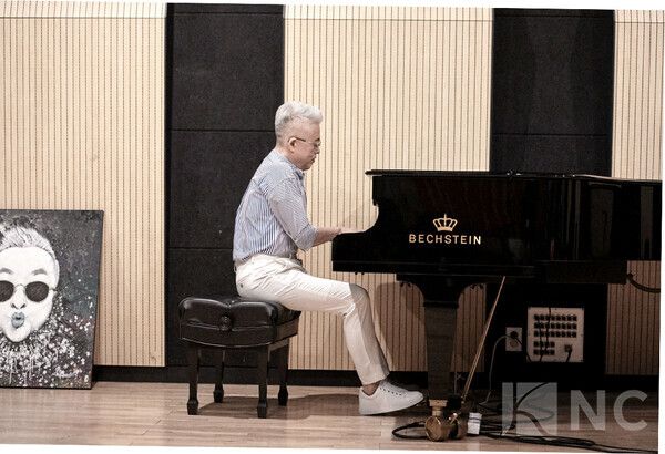 최근 제25대 한국음악저작권협회 회장 후보로 출마한 작곡가 김형석과 관련 인터뷰를 가졌다.