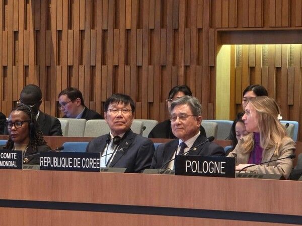 제20차 세계유산위원회 특별세션에 참석한 허민 국가유산청장(오른쪽)과 이병현 제48차 유네스코 세계유산위원회 의장(왼쪽) 모습. 사진=국가유산청 제공