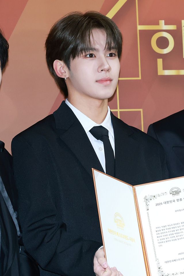 그룹 유어즈(YUHZ) 재일이 29일 서울 영등포구 국회의원회관에서 진행된 ‘2025 대한민국 한류연예대상’에서 포즈를 취하고 있다. 사진=김규빈 기자