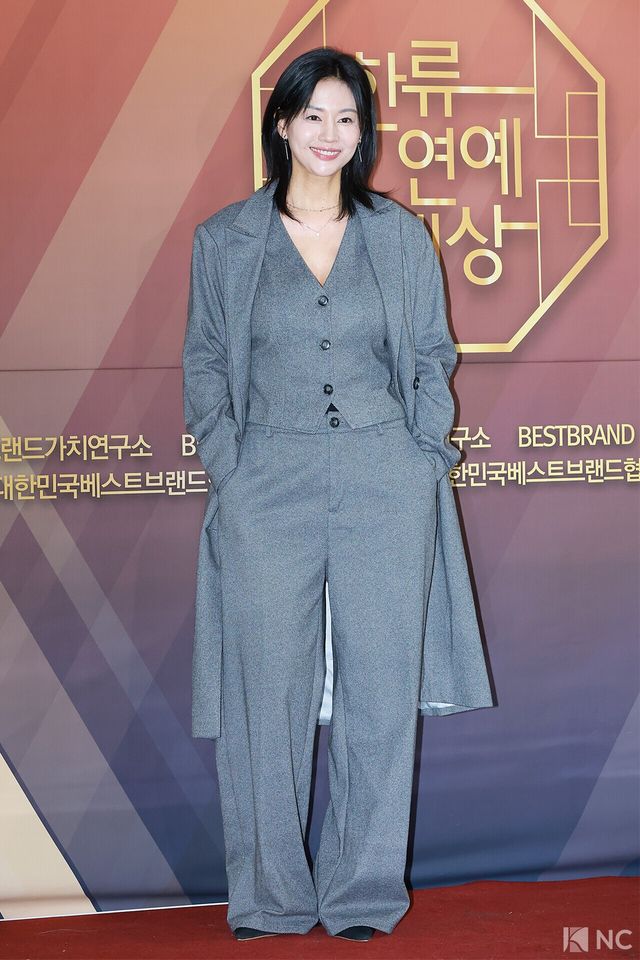 배우 서유정이 29일 서울 영등포구 국회의원회관에서 진행된 ‘2025 대한민국 한류연예대상’에서 포즈를 취하고 있다. 사진=김규빈 기자