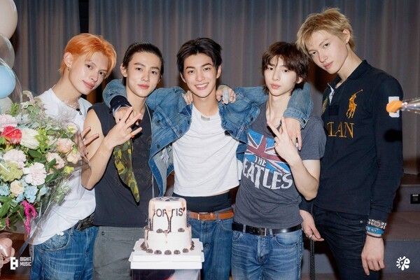 CORTIS Photo by BIGHIT MUSIC