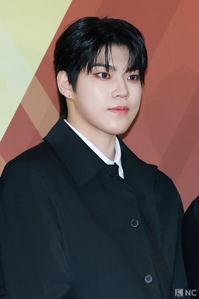 그룹 유어즈(YUHZ) 연태가 29일 서울 영등포구 국회의원회관에서 진행된 ‘2025 대한민국 한류연예대상’에서 포즈를 취하고 있다. 사진=김규빈 기자