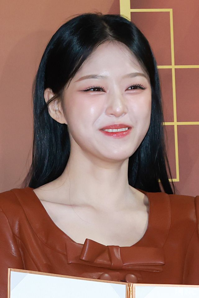 그룹 루셈블(Loossemble) 현진이 29일 서울 영등포구 국회의원회관에서 진행된 ‘2025 대한민국 한류연예대상’에서 포즈를 취하고 있다. 사진=김규빈 기자