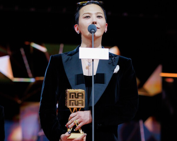 지난 28~29일 양일간 홍콩 카이탁 스타디움(Kai Tak Sports Park)에서는 CJ ENM이 주관하는 '2025 MAMA AWARDS(2025 마마 어워즈)'가 펼쳐졌다. 지드래곤의 수상장면. 사진=CJ ENM 제공