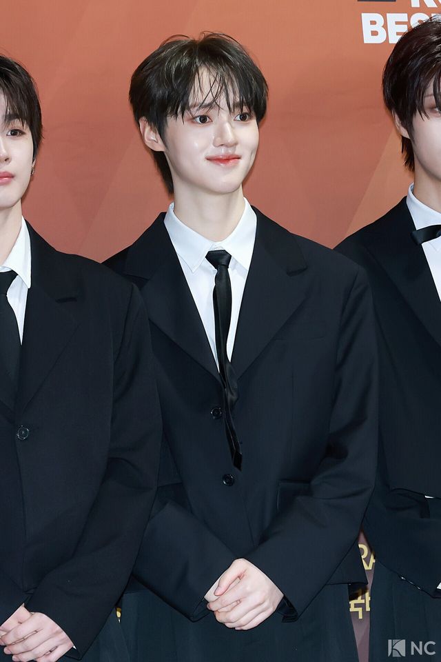 그룹 유어즈(YUHZ) 29일 서울 영등포구 국회의원회관에서 진행된 ‘2025 대한민국 한류연예대상’에서 포즈를 취하고 있다. 사진=김규빈 기자