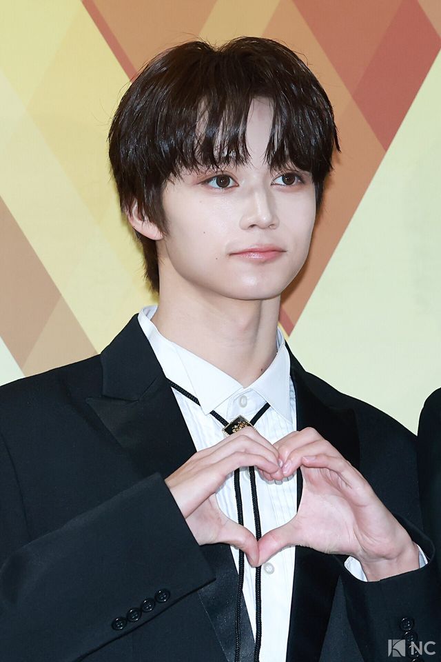 그룹 유어즈(YUHZ) 카이가 29일 서울 영등포구 국회의원회관에서 진행된 ‘2025 대한민국 한류연예대상’에서 포즈를 취하고 있다. 사진=김규빈 기자