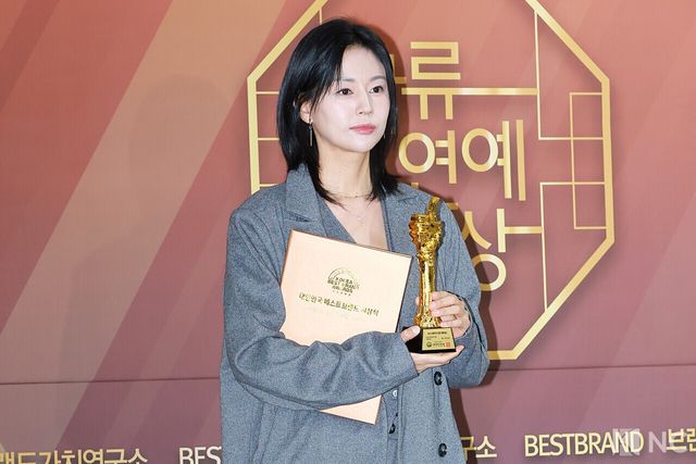 배우 서유정이 29일 서울 영등포구 국회의원회관에서 진행된 ‘2025 대한민국 한류연예대상’에서 포즈를 취하고 있다. 사진=김규빈 기자