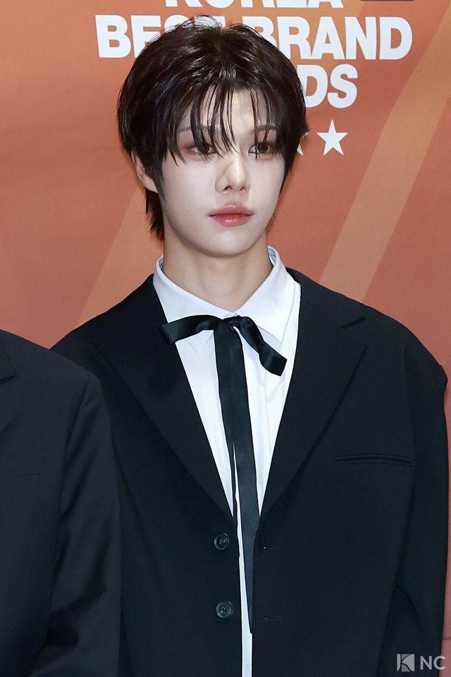 그룹 유어즈(YUHZ) 보현이 29일 서울 영등포구 국회의원회관에서 진행된 ‘2025 대한민국 한류연예대상’에서 포즈를 취하고 있다. 사진=김규빈 기자