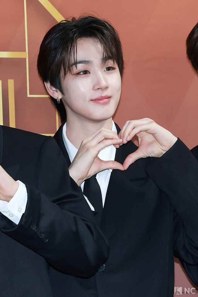 그룹 유어즈(YUHZ) 하루토가 29일 서울 영등포구 국회의원회관에서 진행된 ‘2025 대한민국 한류연예대상’에서 포즈를 취하고 있다. 사진=김규빈 기자