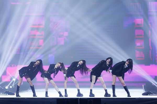 지난 28~29일 양일간 홍콩 카이탁 스타디움(Kai Tak Sports Park)에서는 CJ ENM이 주관하는 '2025 MAMA AWARDS(2025 마마 어워즈)'가 펼쳐졌다. 미야오의 무대장면. 사진=CJ ENM 제공