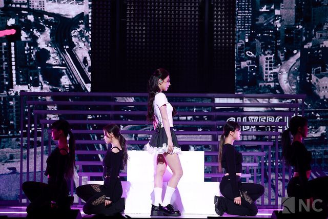 그룹 아이들(i-dle) 미연이 3일 오후 4시 서울 용산구 블루스퀘어 SOL트래블홀에서 진행된 미니 2집 ‘마이, 러버(My, Lover) 발매 기념 미디어 쇼케이스에서 타이틀곡 무대를 선보이고 있다. 사진=김규빈 기자