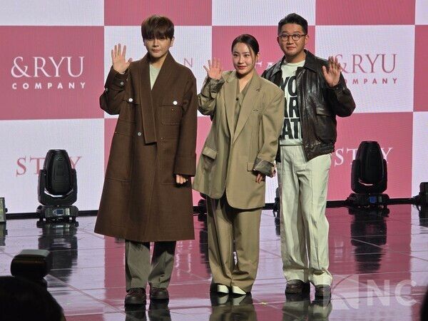 3일 서울 강남구 일지아트홀에서는 어반자카파 새 미니 'STAY'(스테이) 발매기념 미디어 쇼케이스가 열렸다.