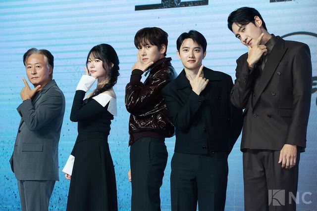 배우 김종수, 조윤수, 지창욱, 도경수, 이광수가 3일 오전 11시 서울 영등포구 콘래드 서울 호텔에서 진행된 디즈니+ 오리지널 시리즈 '조각도시'(각본 오상호/연출 박신우) 제작발표회에서 포즈를 취하고 있다. 사진=김규빈 기자