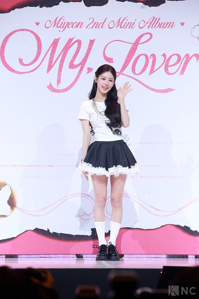 그룹 아이들(i-dle) 미연이 3일 오후 4시 서울 용산구 블루스퀘어 SOL트래블홀에서 진행된 미니 2집 ‘마이, 러버(My, Lover) 발매 기념 미디어 쇼케이스에서 포즈를 취하고 있다. 사진=김규빈 기자