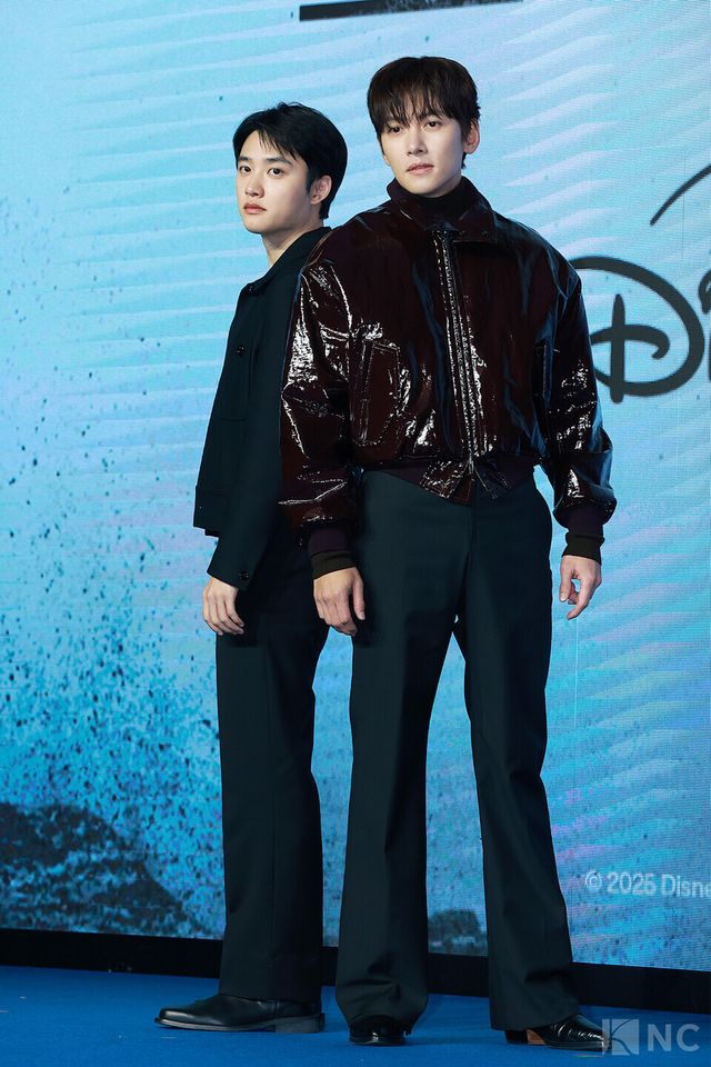 배우 도경수, 지창욱이 3일 오전 11시 서울 영등포구 콘래드 서울 호텔에서 진행된 디즈니+ 오리지널 시리즈 '조각도시’(각본 오상호/연출 박신우) 제작발표회에서 포즈를 취하고 있다. 사진=김규빈 기자