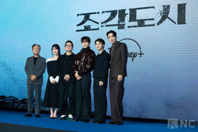 배우 김종수, 조윤수, 지창욱, 도경수, 이광수가 3일 오전 11시 서울 영등포구 콘래드 서울 호텔에서 진행된 디즈니+ 오리지널 시리즈 '조각도시'(각본 오상호/연출 박신우) 제작발표회에서 포즈를 취하고 있다. 사진=김규빈 기자