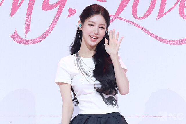 그룹 아이들(i-dle) 미연이 3일 오후 4시 서울 용산구 블루스퀘어 SOL트래블홀에서 진행된 미니 2집 ‘마이, 러버(My, Lover) 발매 기념 미디어 쇼케이스에서 포즈를 취하고 있다. 사진=김규빈 기자