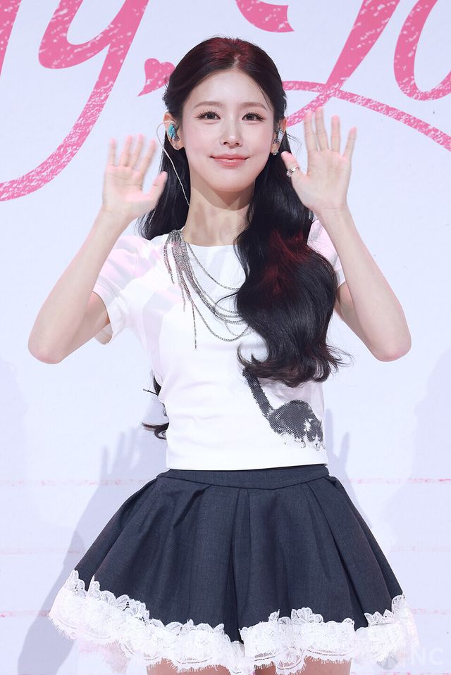 그룹 아이들(i-dle) 미연이 3일 오후 4시 서울 용산구 블루스퀘어 SOL트래블홀에서 진행된 미니 2집 ‘마이, 러버(My, Lover) 발매 기념 미디어 쇼케이스에서 포즈를 취하고 있다. 사진=김규빈 기자