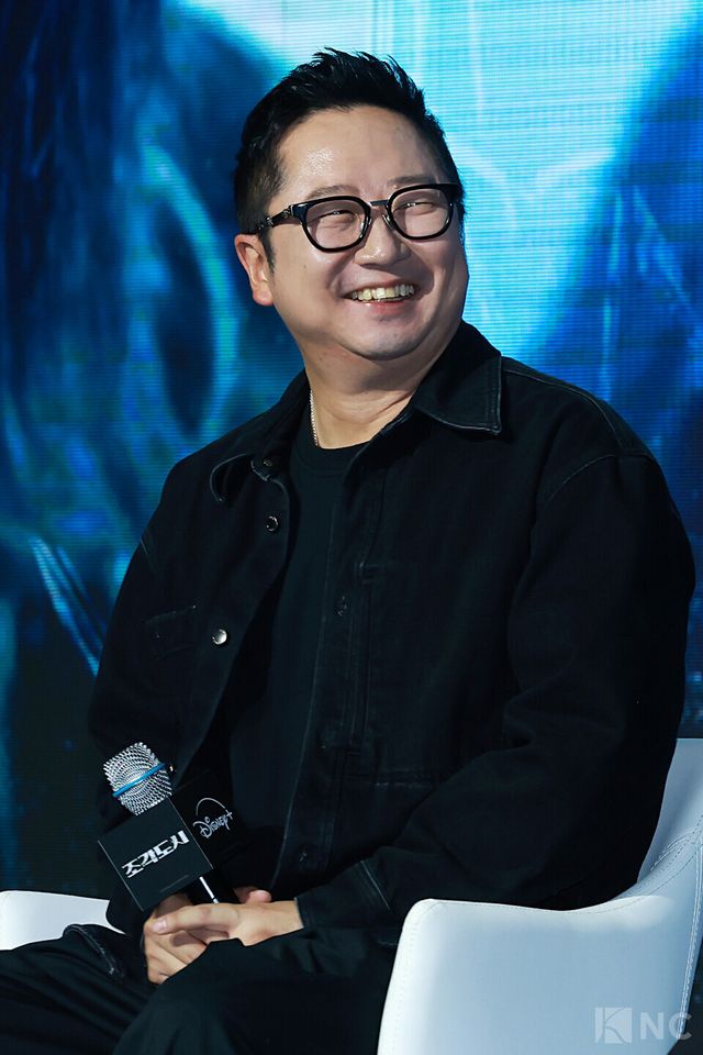 박신우 감독이 3일 오전 11시 서울 영등포구 콘래드 서울 호텔에서 진행된 디즈니+ 오리지널 시리즈 '조각도시'(각본 오상호/연출 박신우) 제작발표회에서 소감을 말하고 있다. 사진=김규빈 기자