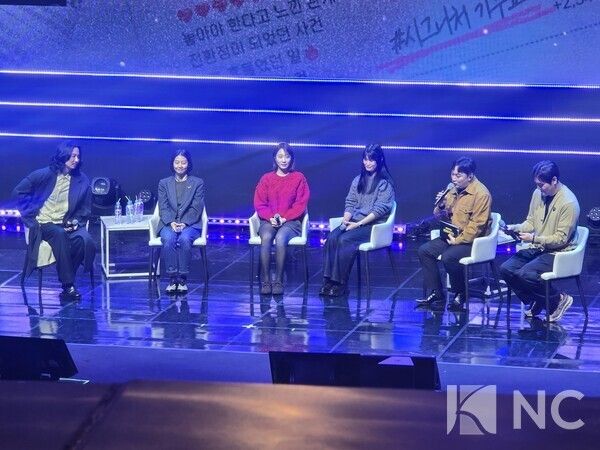 지난 29일 서울 서대문구 이화여자대학교 대강당에서는 문화예술 NGO 길스토리 주최 '2025 우주최강쇼 - 연말정산'이 열렸다.