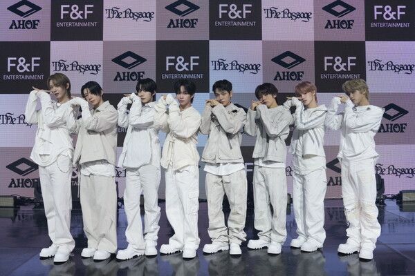 4일 서울 광진구 예스24 라이브홀에서는 아홉(AHOF) 미니2집 'The Passage'(더 패시지) 발매기념 미디어 쇼케이스가 열렸다.&nbsp;사진=F&F엔터테인먼트