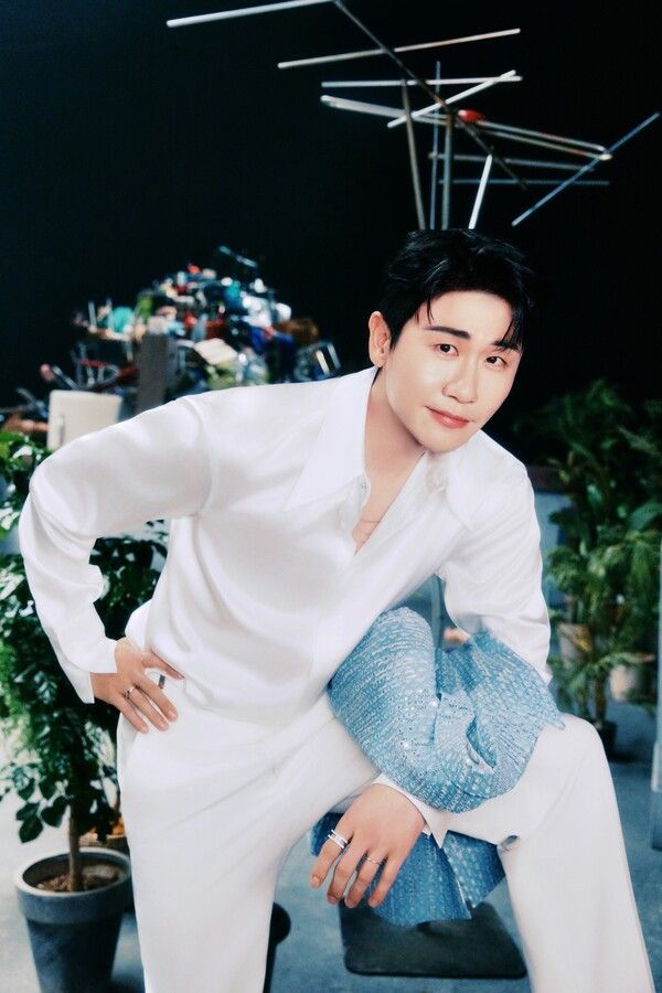 영탁. 사진=어비스컴퍼니