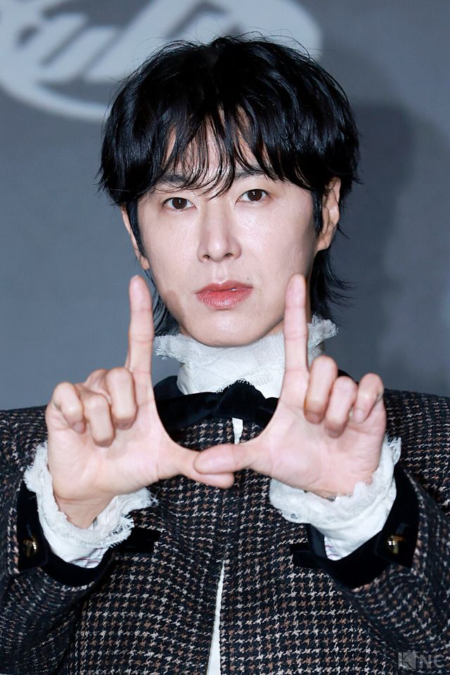 그룹 동방신기(TVXQ!) 유노윤호가 5일 오후 2시 서울 송파구 소피텔 앰배서더 서울 호텔에서 진행된 정규 1집 ‘아이-노(I-KNOW)’ 발매 기념 기자간담회에서 포즈를 취하고 있다. 사진=김규빈 기자