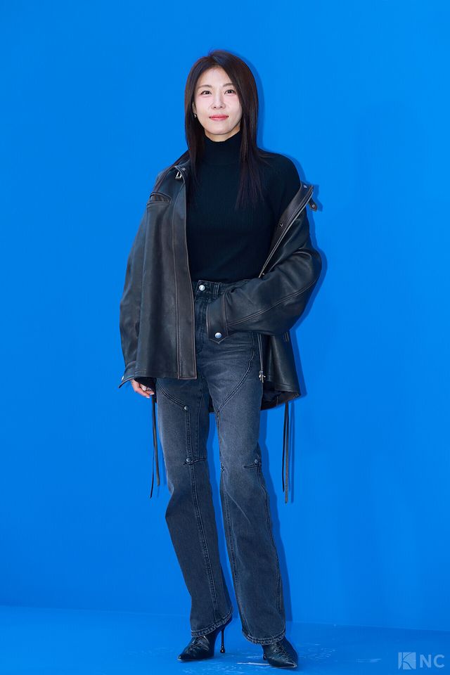 배우 하지원이 5일 오후 5시 서울 강남구 타임 서울에서 열린 플래그십 스토어 오픈 기념 포토월에서 포즈를 취하고 있다. 사진=김규빈 기자