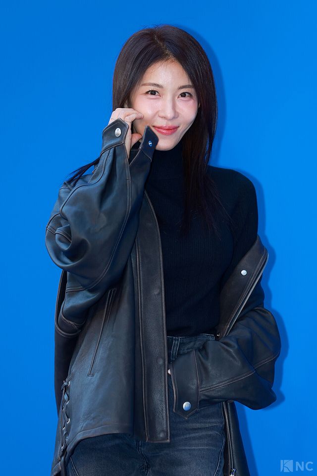 배우 하지원이 5일 오후 5시 서울 강남구 타임 서울에서 열린 플래그십 스토어 오픈 기념 포토월에서 포즈를 취하고 있다. 사진=김규빈 기자