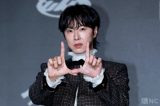 그룹 동방신기(TVXQ!) 유노윤호가 5일 오후 2시 서울 송파구 소피텔 앰배서더 서울 호텔에서 진행된 정규 1집 ‘아이-노(I-KNOW)’ 발매 기념 기자간담회에서 포즈를 취하고 있다. 사진=김규빈 기자