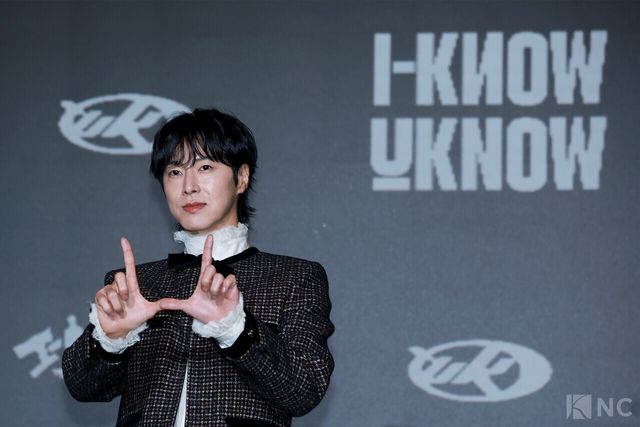 그룹 동방신기(TVXQ!) 유노윤호가 5일 오후 2시 서울 송파구 소피텔 앰배서더 서울 호텔에서 진행된 정규 1집 ‘아이-노(I-KNOW)’ 발매 기념 기자간담회에서 포즈를 취하고 있다. 사진=김규빈 기자