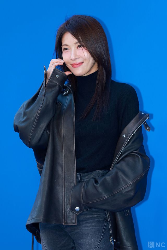 배우 하지원이 5일 오후 5시 서울 강남구 타임 서울에서 열린 플래그십 스토어 오픈 기념 포토월에서 포즈를 취하고 있다. 사진=김규빈 기자