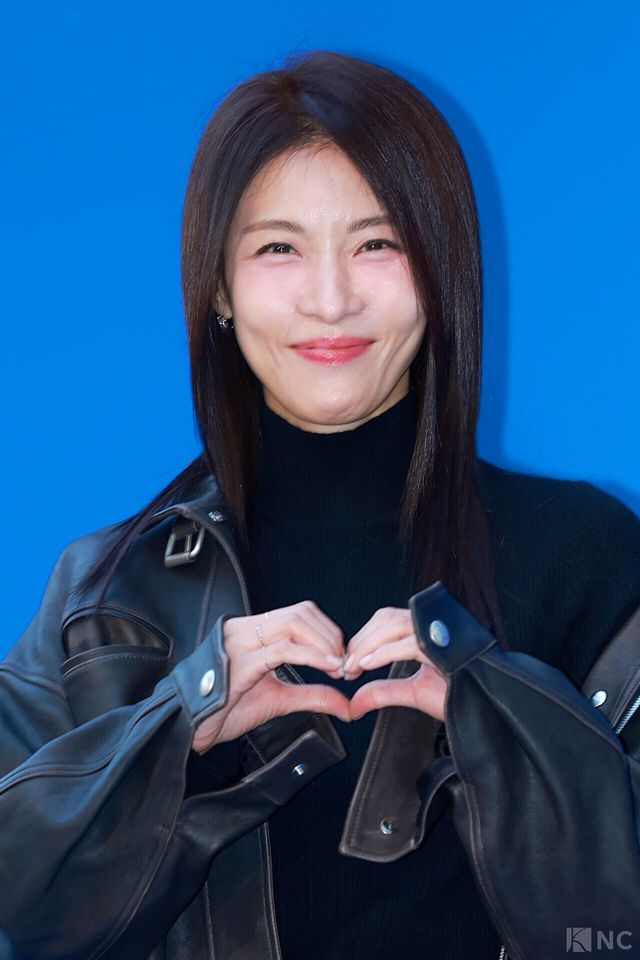 배우 하지원이 5일 오후 5시 서울 강남구 타임 서울에서 열린 플래그십 스토어 오픈 기념 포토월에서 포즈를 취하고 있다. 사진=김규빈 기자