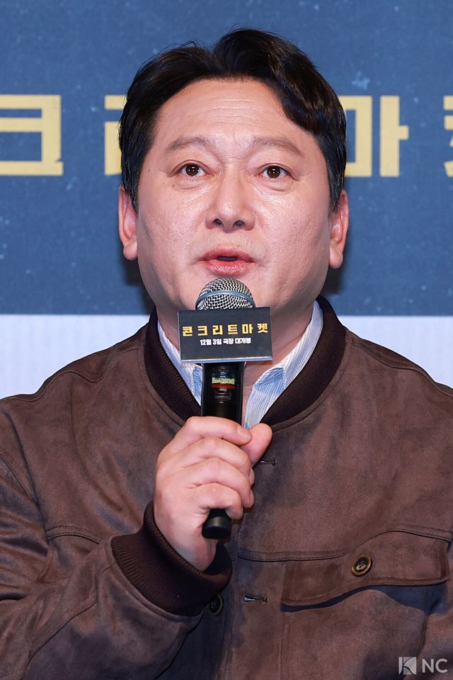 배우 정만식이 1일 서울 송파구 롯데시네마 월드타워점에서 진행된 영화 ‘콘크리트 마켓’(감독 홍기원) 언론배급시사회 및 기자간담회에서 소감을 말하고 있다. 사진=김규빈 기자