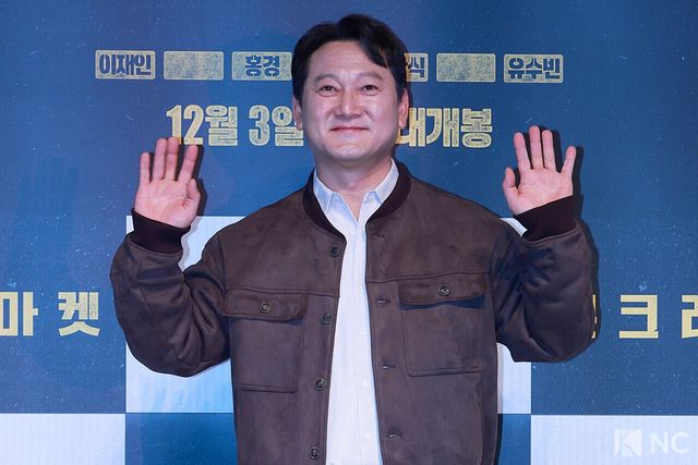 배우 정만식이 1일 서울 송파구 롯데시네마 월드타워점에서 진행된 영화 ‘콘크리트 마켓’(감독 홍기원) 언론배급시사회 및 기자간담회에서 포즈를 취하고 있다. 사진=김규빈 기자