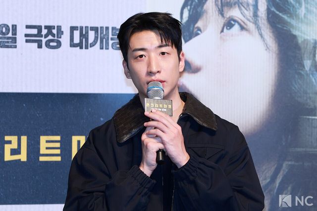 배우 유수빈이 1일 서울 송파구 롯데시네마 월드타워점에서 진행된 영화 ‘콘크리트 마켓’(감독 홍기원) 언론배급시사회 및 기자간담회에서 소감을 말하고 있다. 사진=김규빈 기자
