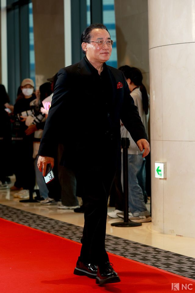 배우 독고영재가 10일 오후 서울 용산구 서울 드래곤시티에서 진행된 ‘2025 서울국제영화대상’ 레드카펫에서 포즈를 취하고 있다. 사진=김규빈 기자