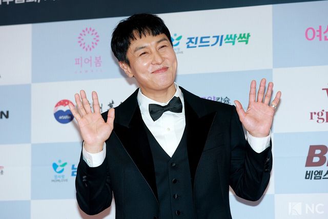 가수 겸 배우 김동완이 10일 오후 서울 용산구 서울 드래곤시티에서 진행된 ‘2025 서울국제영화대상’ 레드카펫에서 포즈를 취하고 있다. 사진=김규빈 기자