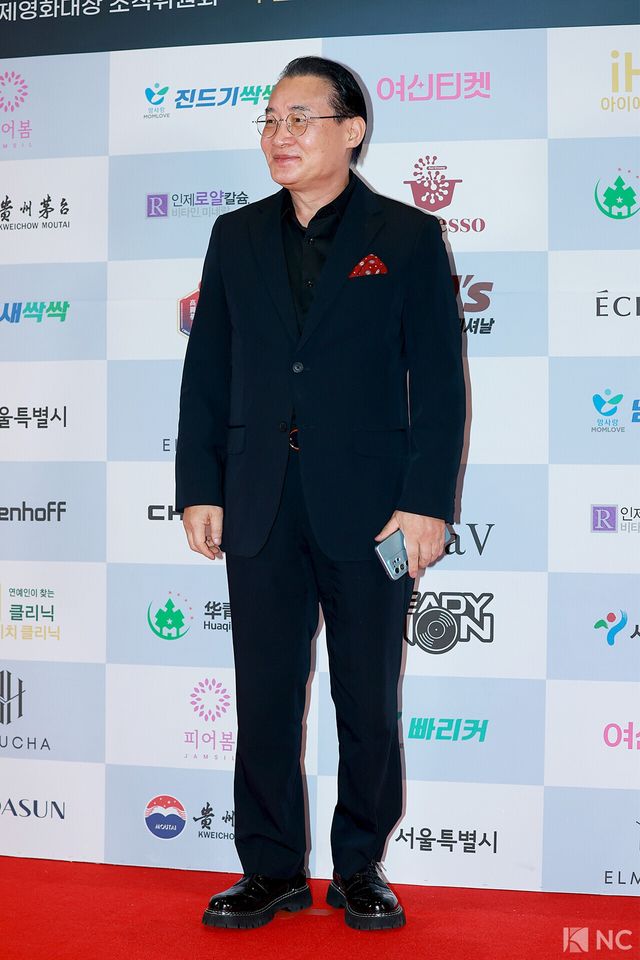 배우 독고영재가 10일 오후 서울 용산구 서울 드래곤시티에서 진행된 ‘2025 서울국제영화대상’ 레드카펫에서 포즈를 취하고 있다. 사진=김규빈 기자